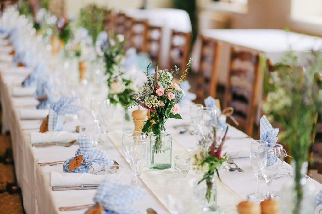 Dekoracja stołu weselnego - jak zrobic wystroj